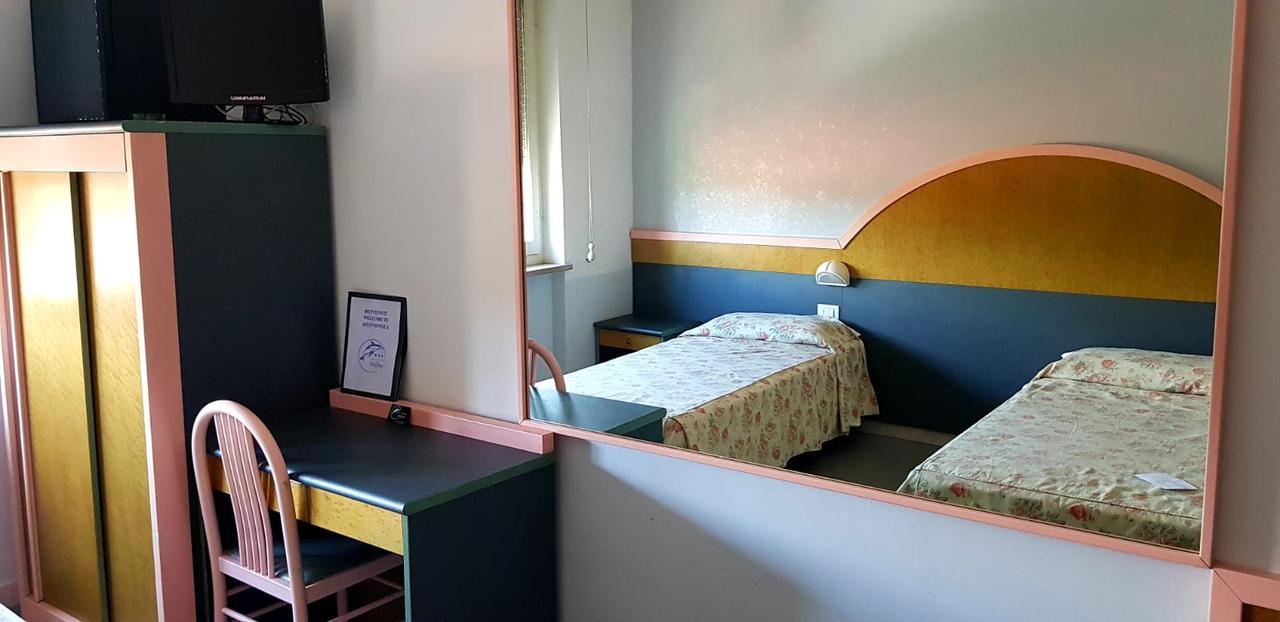 Albergo Ristorante Il Delfino Novara Exterior foto